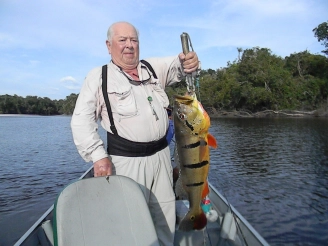 A 10 kilo Tucunaré Azu is in the boat A 10 kilo Tucunaré Azu is in the boat
